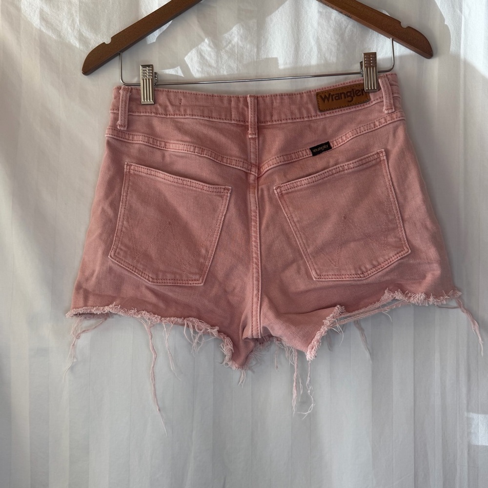Wrangler Mid Rise Vintage Shorts Cut Off Pink Denim Women 26 Raw Hem Cotton READ - Picture 4 of 6